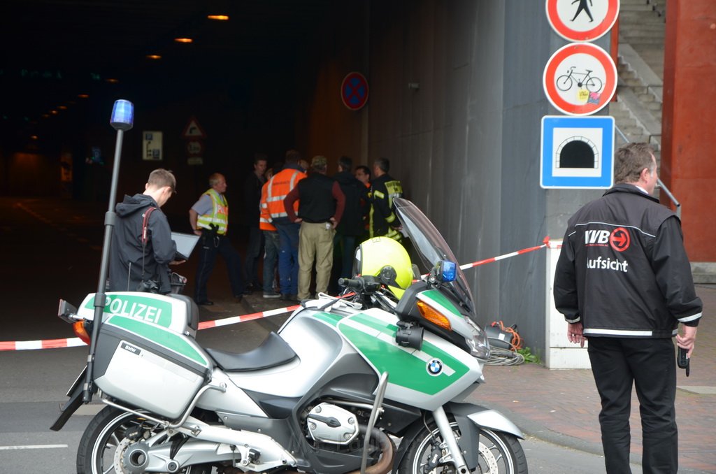 Einsatz BF Koeln Tunnel unter Lanxess Arena gesperrt P9814.JPG - Miklos Laubert